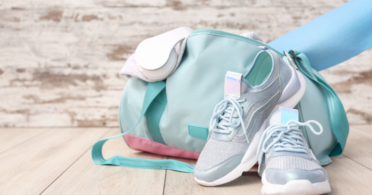 10 Female Must-Have Gym Bag Essentials for Beginners - Realistic Reads