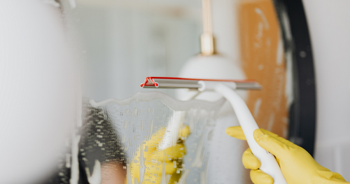 cleaning hacks for bathroom mirror